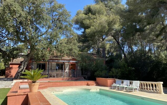 Lou Clapas - Photo 1