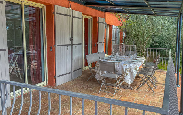 Lou Clapas - Photo 2