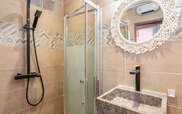 Lou Clapas - Photo 18